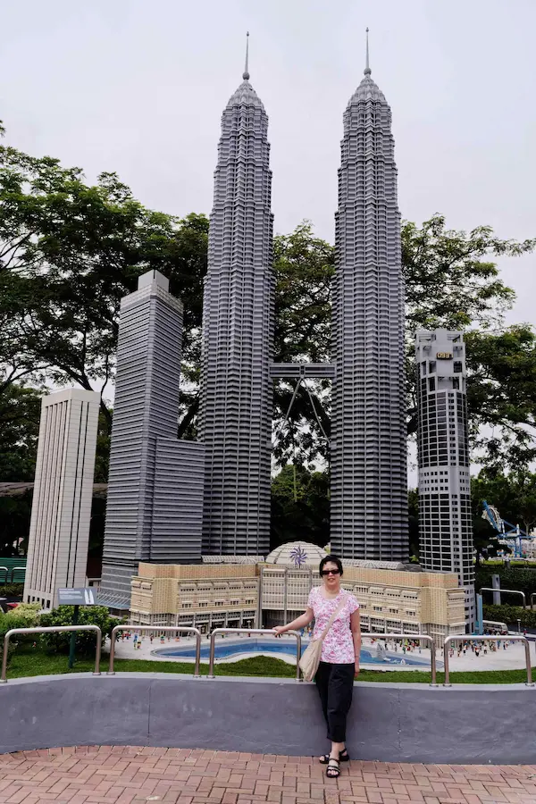 Petronas Towers, Lyn